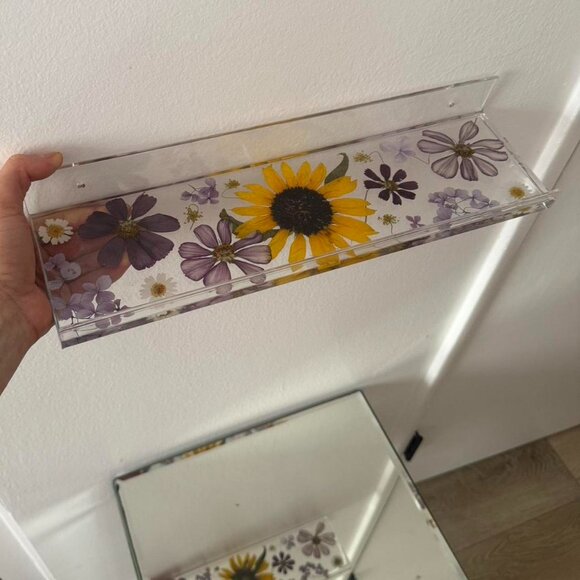 Acrylic floating shelf with real hand picked and pressed flower design - Picture 2 of 7